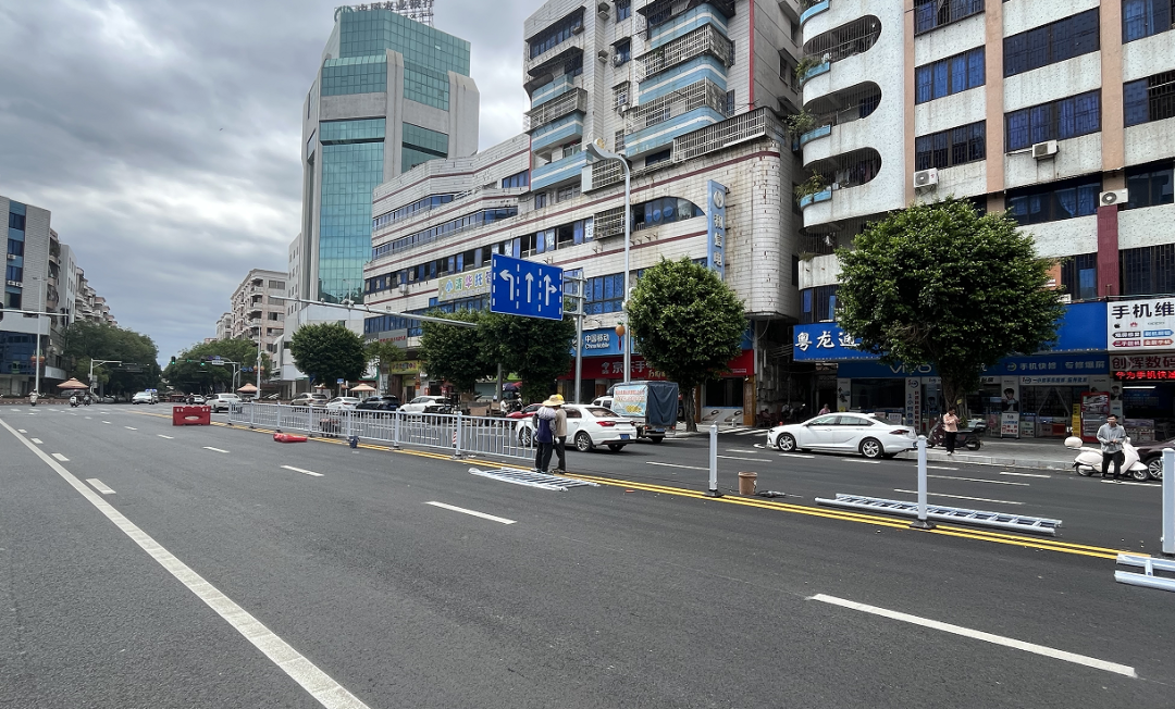 焕新亮相！德庆康城大道升级六车道！贡柑路灯点亮小城夜色