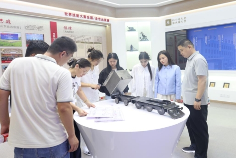 聊城市人社局团支部赴山东工程技师学院开展主题团日活动