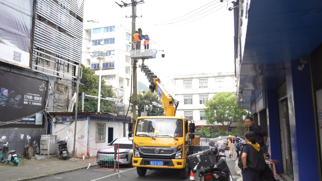 西秀区：路灯升级“焕新颜” 照亮居民“舒心路”