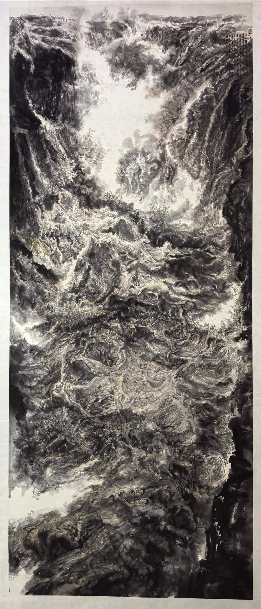 天地一壶口，笔墨万钧雷——周波《大河奔雷》品鉴