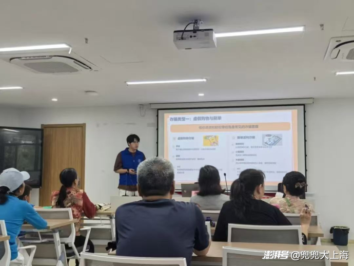 守护数字韧性·共育时代新人——上海电力大学人工智能学部推进“大中小社一体化”数字素养培育