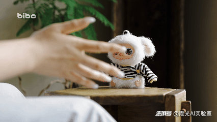 AI陪伴硬件,开始比拼“言外之意”