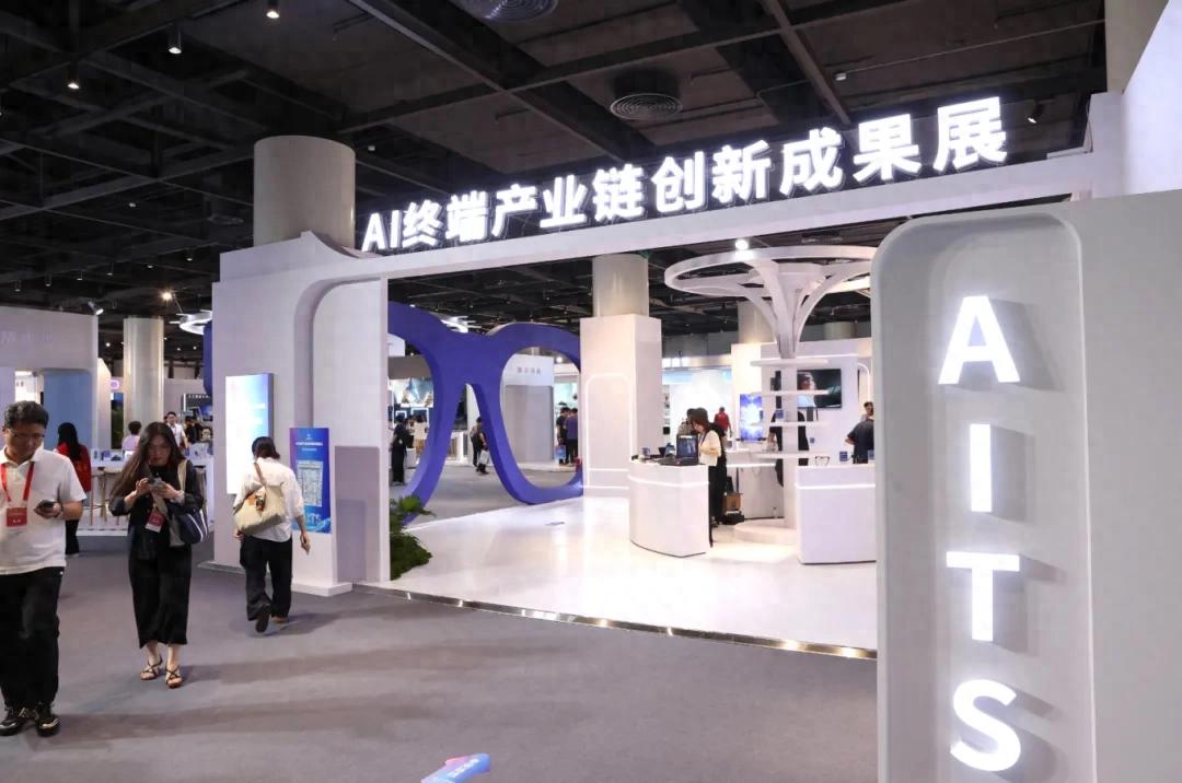 400余款AI终端创新成果亮相北京亦庄，全国首批L3级AI终端产品首展首秀