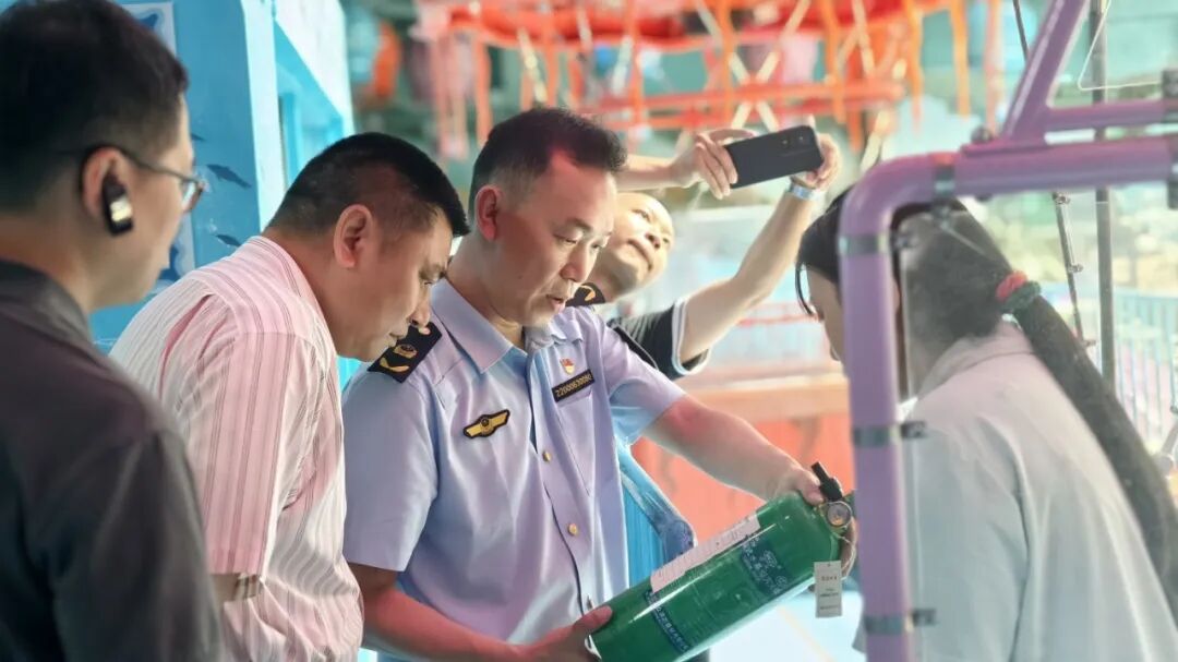 群防群治百日攻坚 | 摩天轮下有个“不关机”的人
