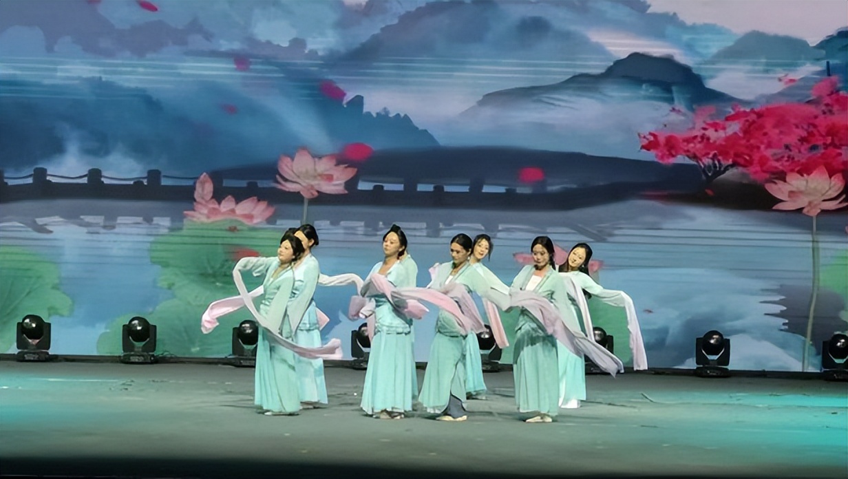 免费观演!全程高能!红色声浪席卷春城!
