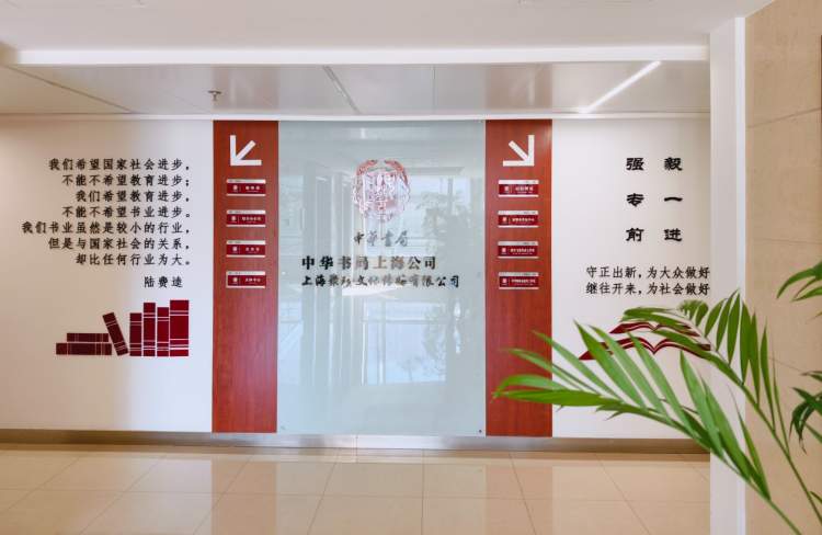 出版社网上开新店,编辑12小时接力直播!出版人回应:“站在直播前台和读者面对面”