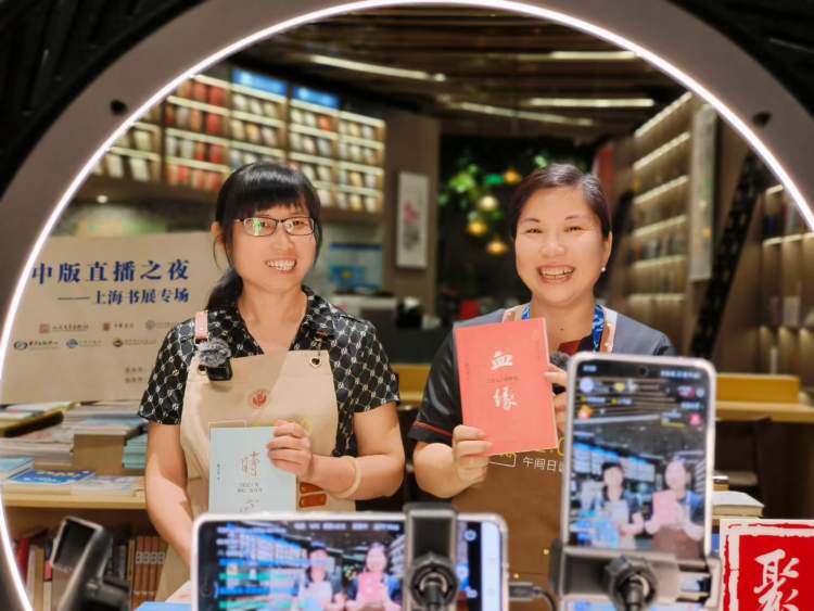 出版社网上开新店,编辑12小时接力直播!出版人回应:“站在直播前台和读者面对面”