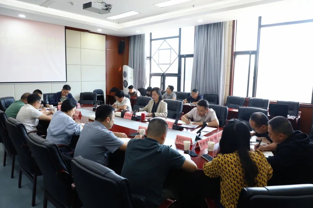 吴坤玲调研观山湖公园并召开文旅体商居品牌运营工作专题会