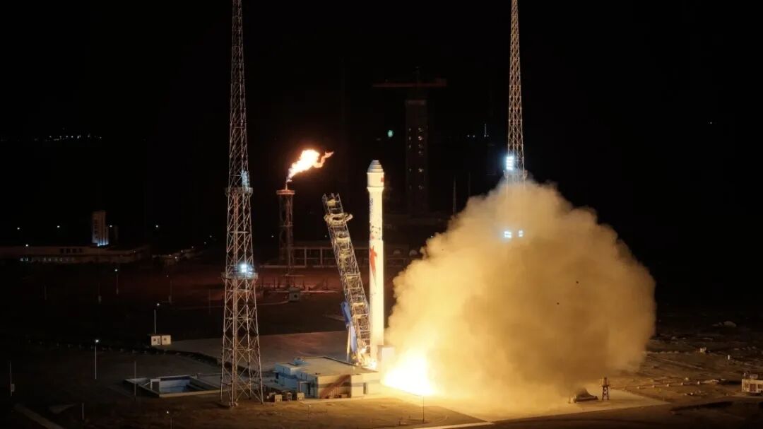 朱雀二号改进型遥四运载火箭“一箭十星”发射成功，“亦庄箭”今年已成功发射25次