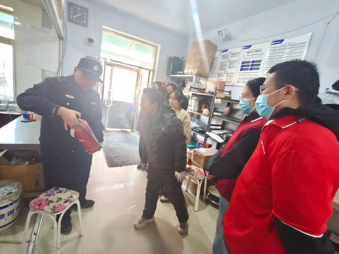白山市江源区江源街道城关社区：安全宣传进驿站 实操演练强本领
