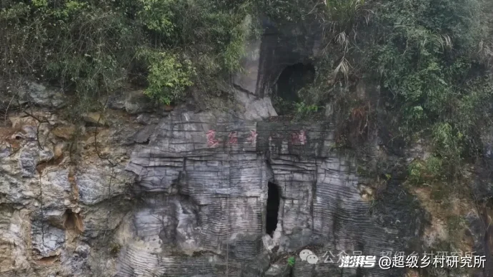 湖南贵州重庆3省交界处的一座云端苗寨,年吸引88万人参观,18个溶洞串联成亚洲第一奇洞