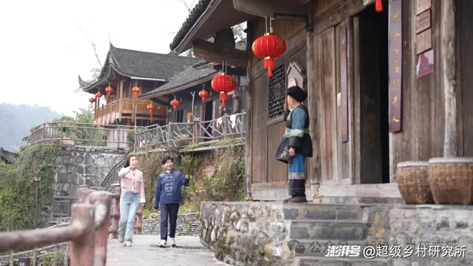 湖南贵州重庆3省交界处的一座云端苗寨,年吸引88万人参观,18个溶洞串联成亚洲第一奇洞