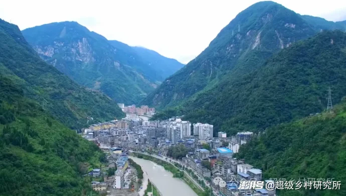 四川一个中国含“猫”量极高的县城，拿出80%的土地给熊猫安家，第一只国礼大熊猫就从这里走出