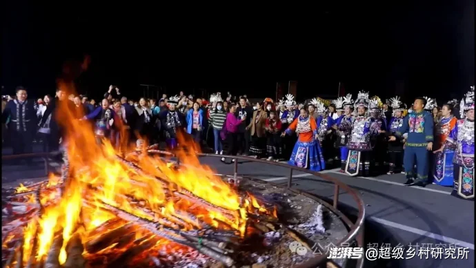 湖南贵州重庆3省交界处的一座云端苗寨,年吸引88万人参观,18个溶洞串联成亚洲第一奇洞