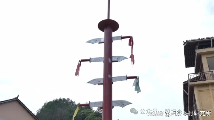 湖南贵州重庆3省交界处的一座云端苗寨,年吸引88万人参观,18个溶洞串联成亚洲第一奇洞