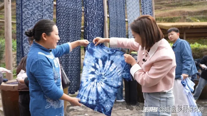 湖南贵州重庆3省交界处的一座云端苗寨,年吸引88万人参观,18个溶洞串联成亚洲第一奇洞