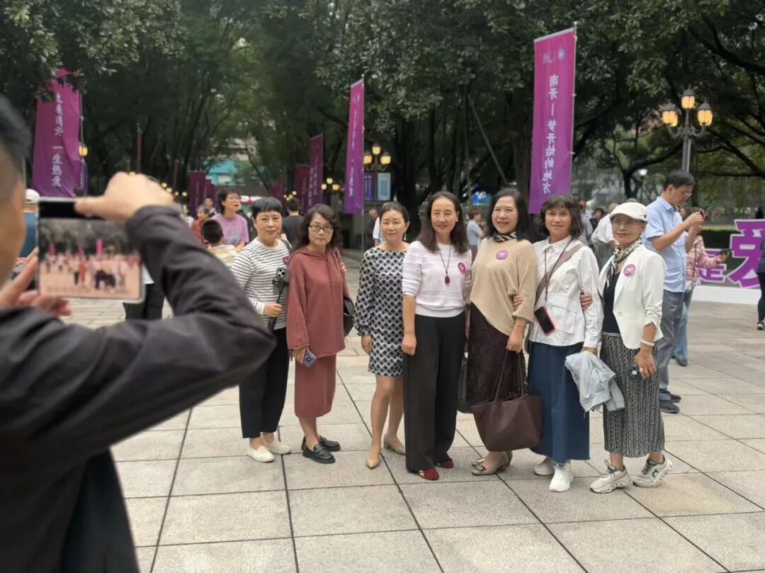 南开中学校园写满回家——南开建校90年校友返校记