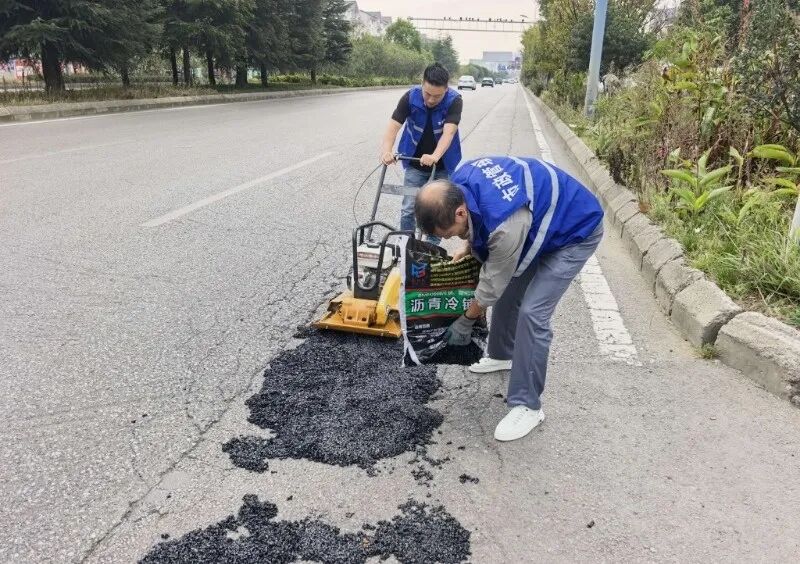 西秀区城管局 党建引领守初心  匠心修路护赛道