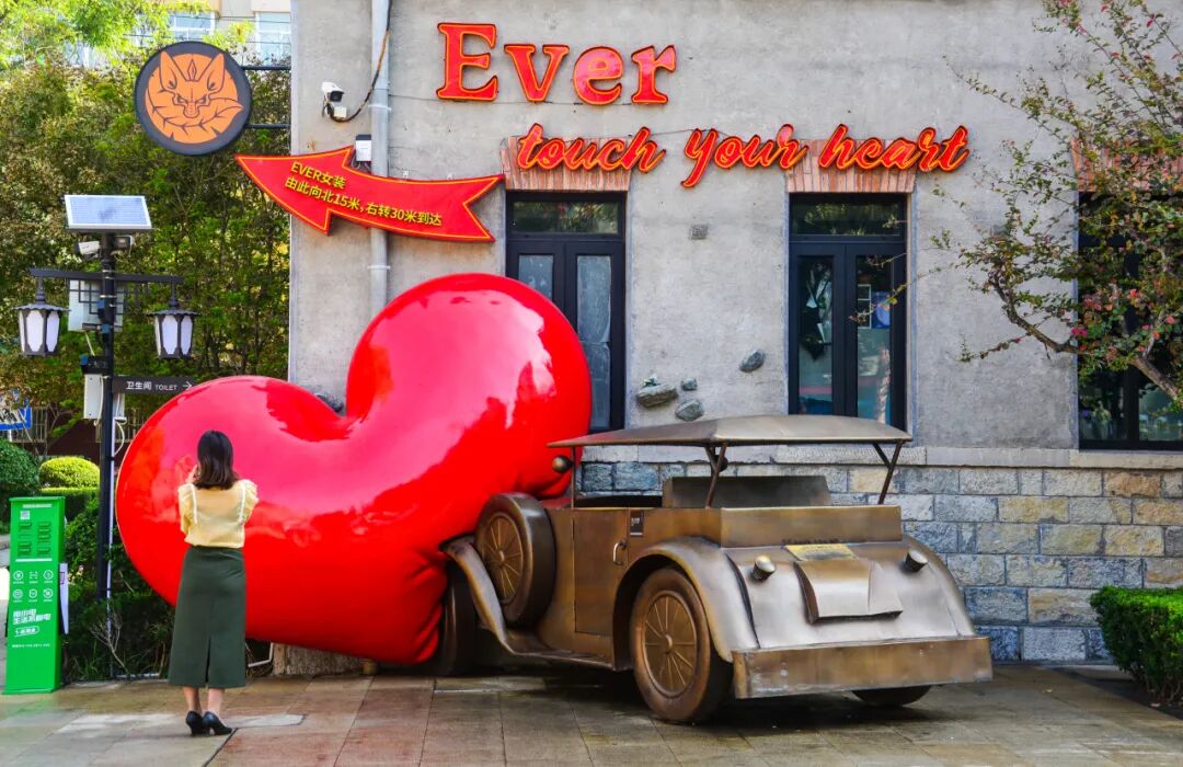 漫步济南“猫王街”！在经纬老巷解锁一场治愈citywalk