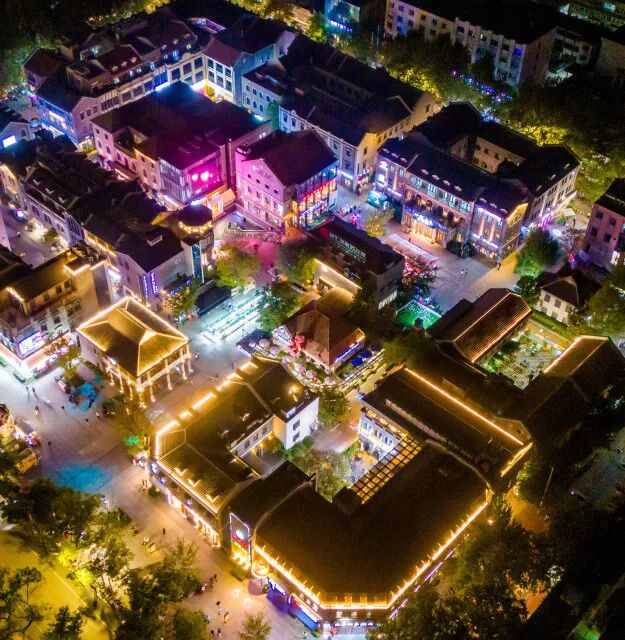 漫步济南“猫王街”！在经纬老巷解锁一场治愈citywalk
