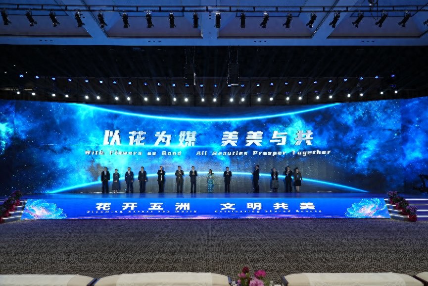 牡丹文化首次开启“宇宙级”传播,太空屏幕上菏泽牡丹深情告白