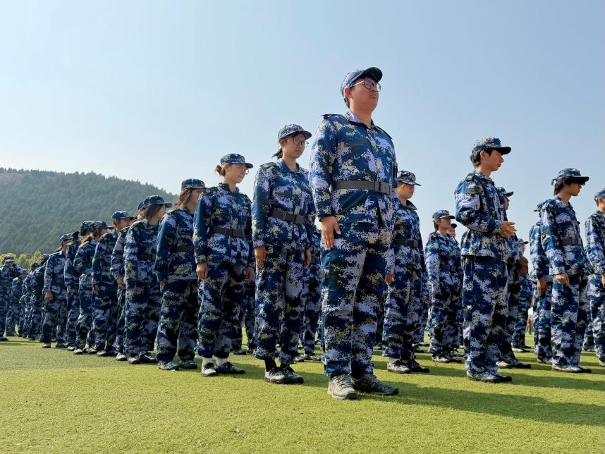 丹青｜现场 山东艺术学院美术学院2026级新生军训风采录