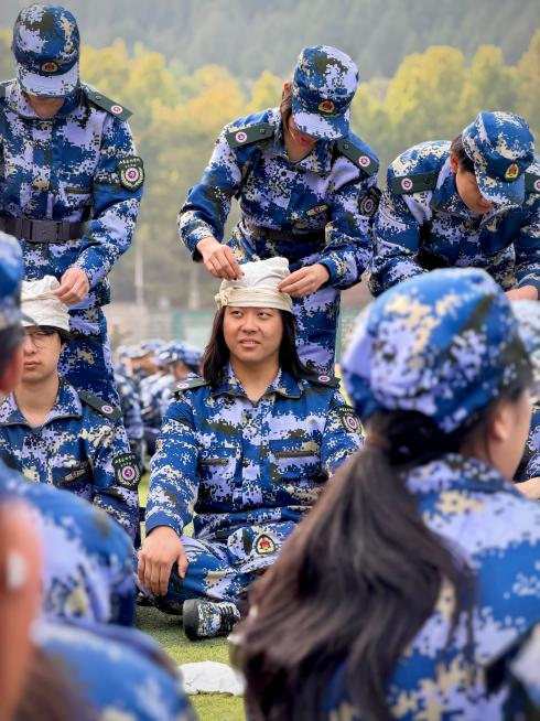 丹青｜现场 山东艺术学院美术学院2026级新生军训风采录