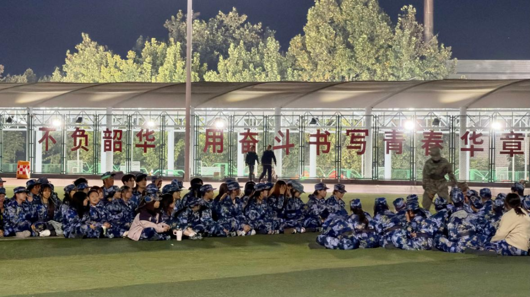 丹青｜现场 山东艺术学院美术学院2026级新生军训风采录