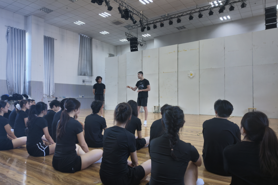 三日淬炼 唤醒身体能量——山东艺术学院戏剧学院“肢体·能量”表演训练工作坊圆满收官