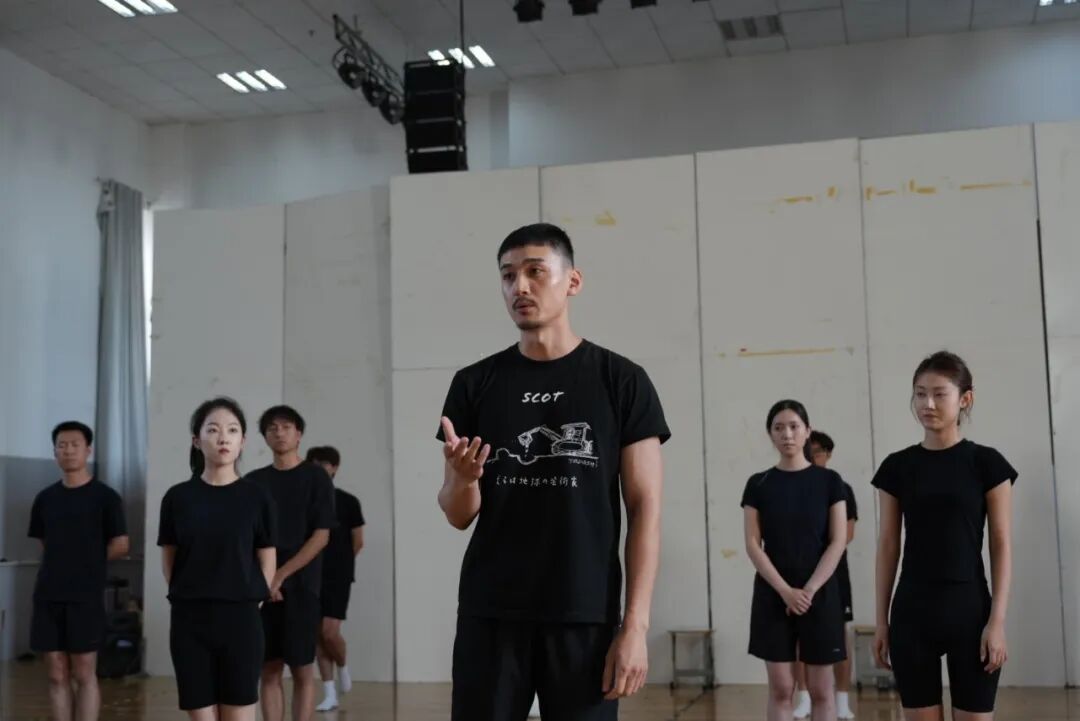 三日淬炼 唤醒身体能量——山东艺术学院戏剧学院“肢体·能量”表演训练工作坊圆满收官