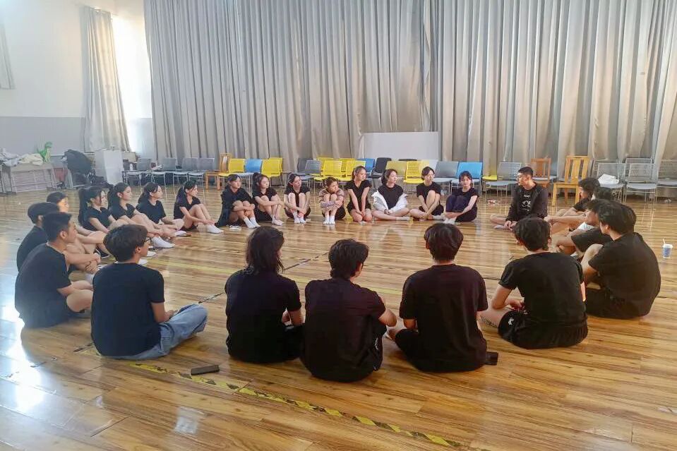 三日淬炼 唤醒身体能量——山东艺术学院戏剧学院“肢体·能量”表演训练工作坊圆满收官
