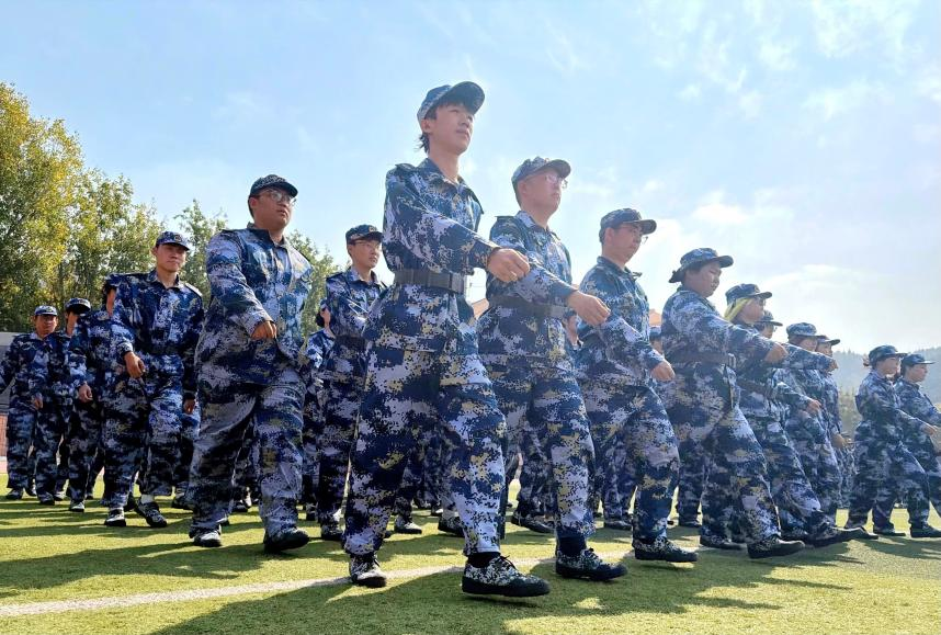 丹青｜现场 山东艺术学院美术学院2026级新生军训风采录