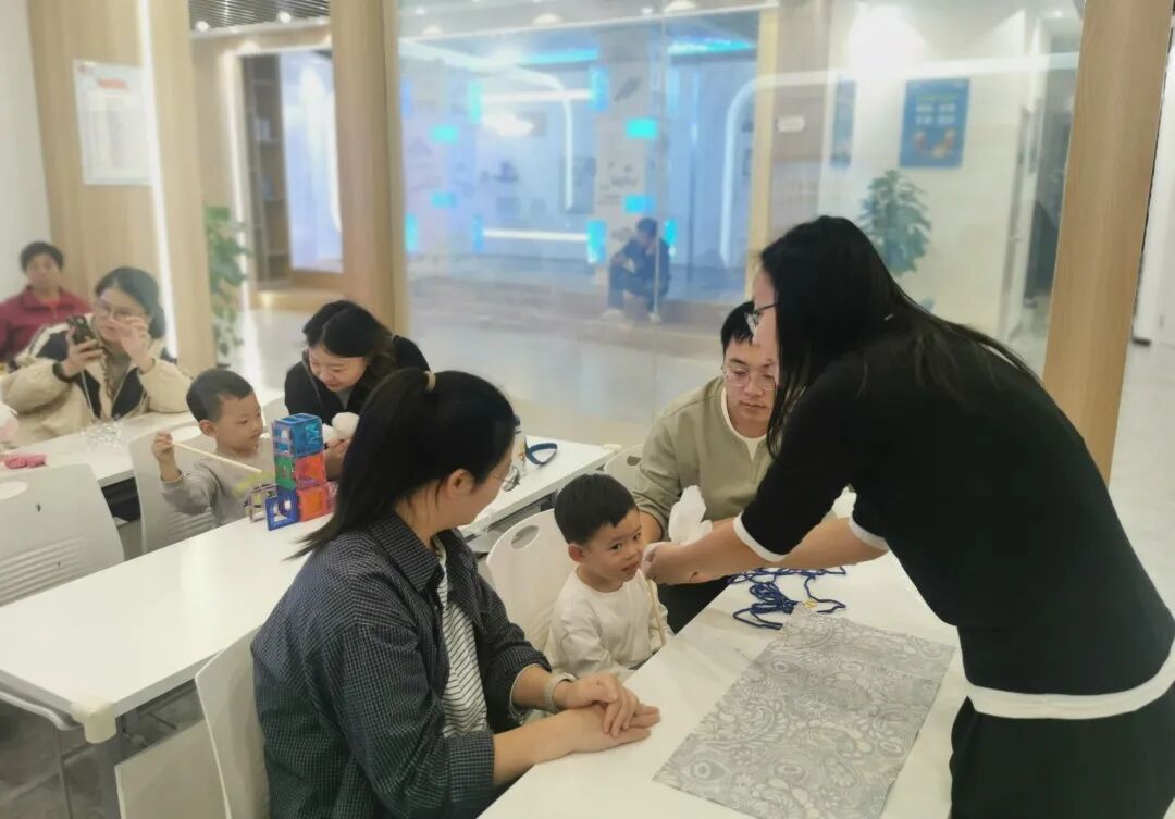 爱在重阳,情暖隔代 | 县妇联这场“隔代教养”祖孙派对,温暖了整个季节!_澎湃号·政务_澎湃新闻-The Paper