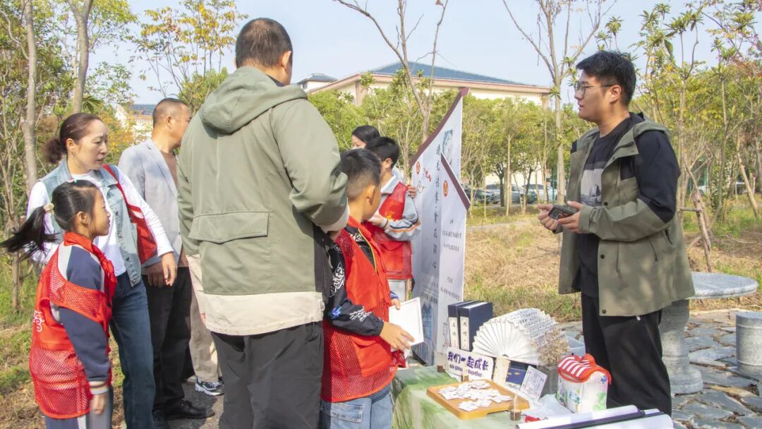 奉城这个村有何魔力,一天解锁家风密码、农事体验与校地合作三重惊喜→ 奉城这个村有何魔力,一天解锁家风密码、农事体验与校地合作三重惊喜→