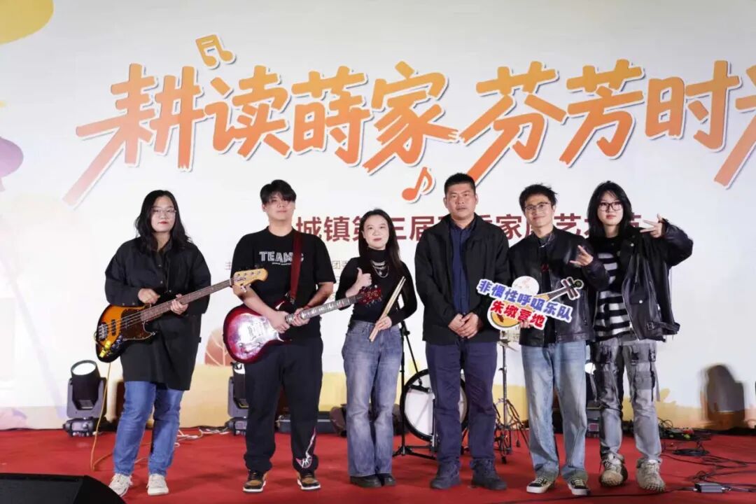 奉城这个村有何魔力,一天解锁家风密码、农事体验与校地合作三重惊喜→ 奉城这个村有何魔力,一天解锁家风密码、农事体验与校地合作三重惊喜→