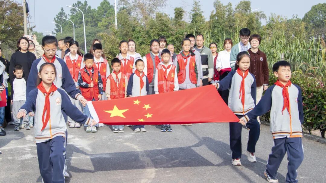 奉城这个村有何魔力,一天解锁家风密码、农事体验与校地合作三重惊喜→ 奉城这个村有何魔力,一天解锁家风密码、农事体验与校地合作三重惊喜→