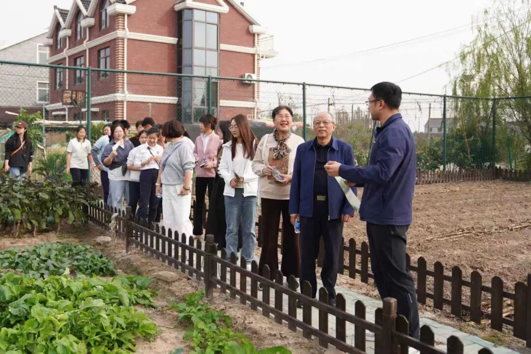 奉城这个村有何魔力,一天解锁家风密码、农事体验与校地合作三重惊喜→ 奉城这个村有何魔力,一天解锁家风密码、农事体验与校地合作三重惊喜→