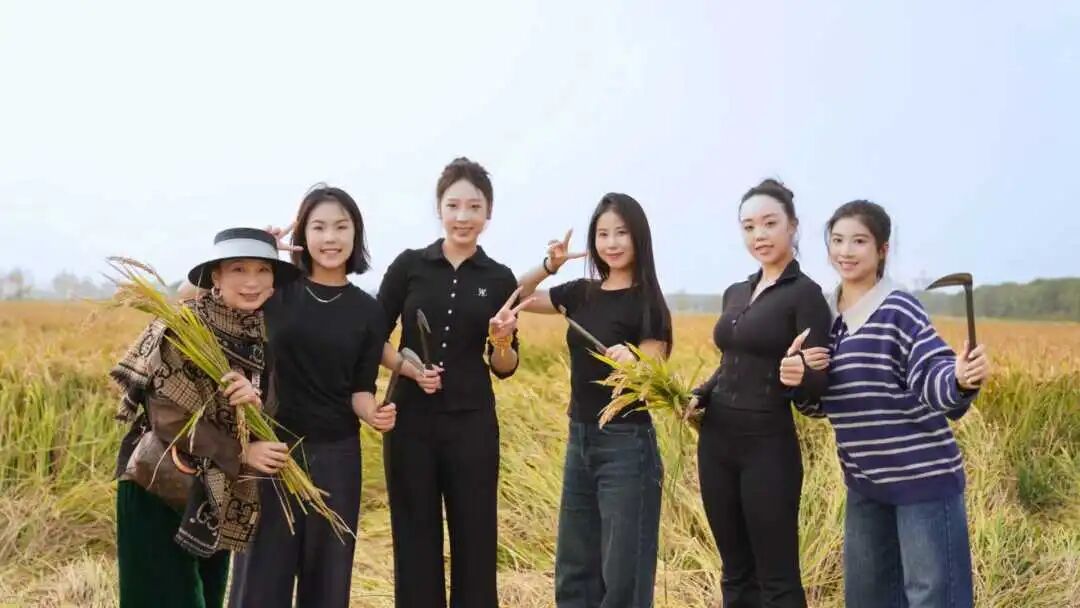 奉城这个村有何魔力,一天解锁家风密码、农事体验与校地合作三重惊喜→ 奉城这个村有何魔力,一天解锁家风密码、农事体验与校地合作三重惊喜→