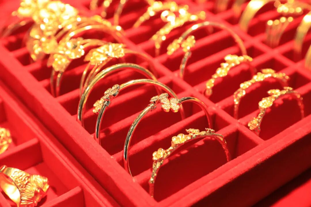 “血脉觉醒”的这届年轻人,看金价走势都懵了