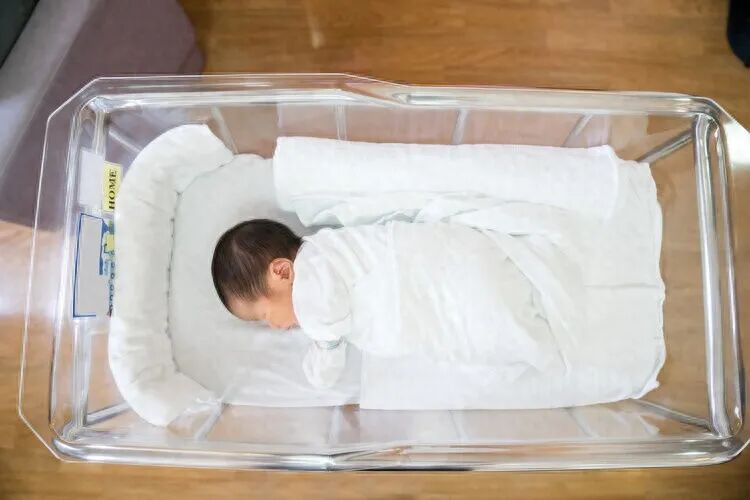 为什么很多刚出生的婴儿,屁股上有一片“淤青”?终于知道答案了