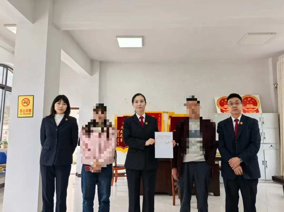 法庭“枫”景| 佛崖法庭十分钟化解离婚“拉锯战”