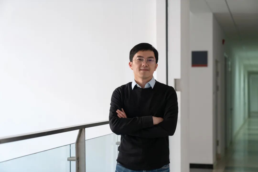 归国10年,他在国科大带领学生瞄准“不可能三角”