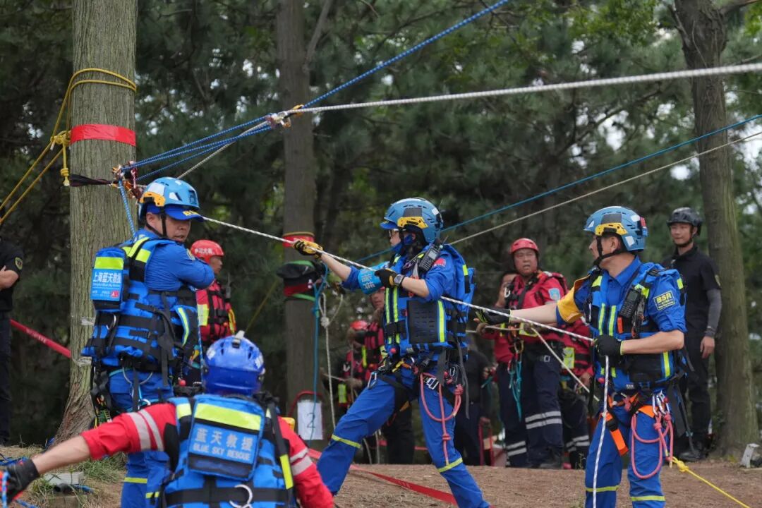 致敬志愿精神,践行救援使命