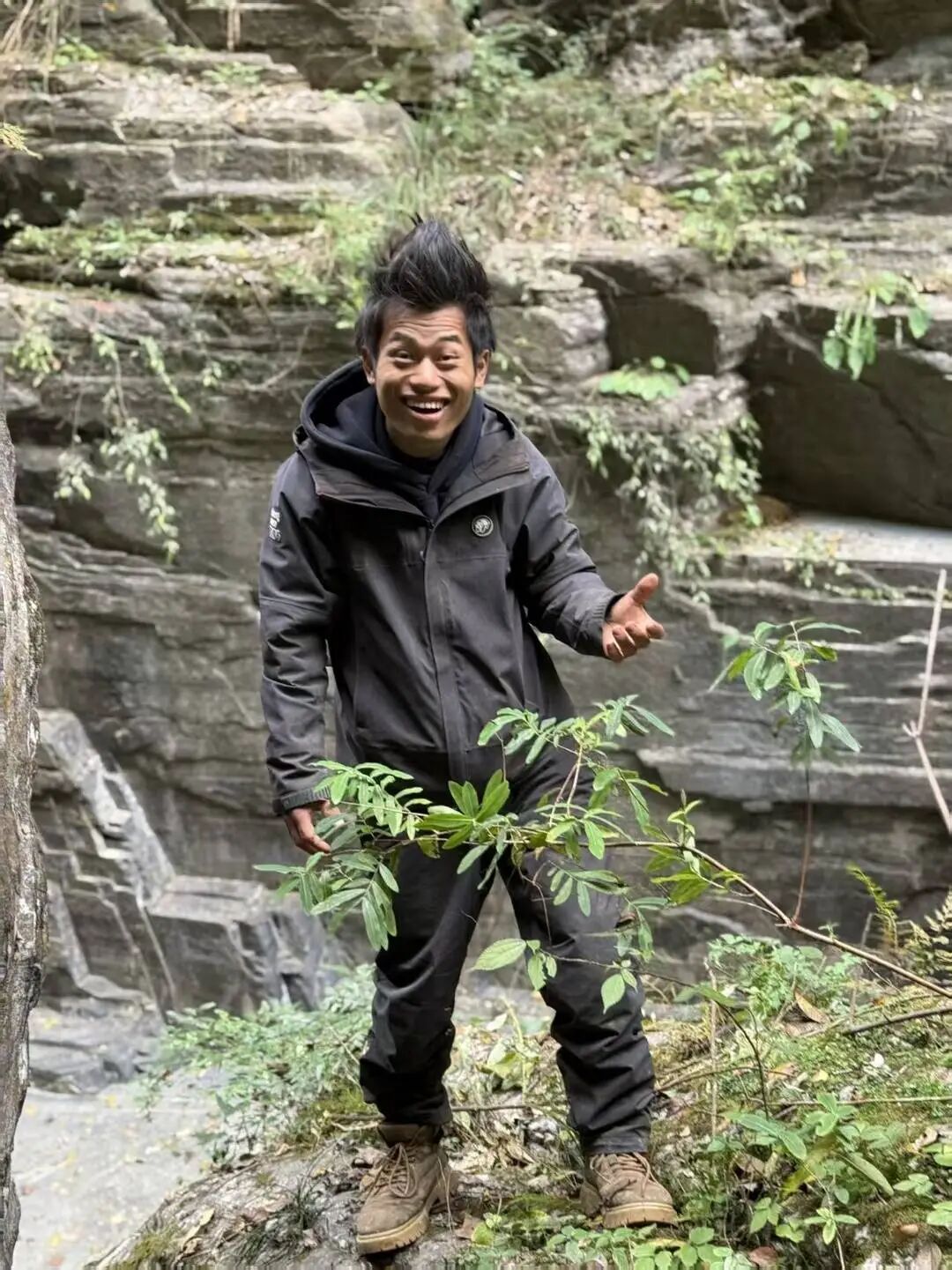 张家界荒野求生“林北”回应退赛:看过风景就够了;谈及女友很幸福,决赛奖金将“贡献自己小小力量”_澎湃号·媒体_澎湃新闻-The Paper