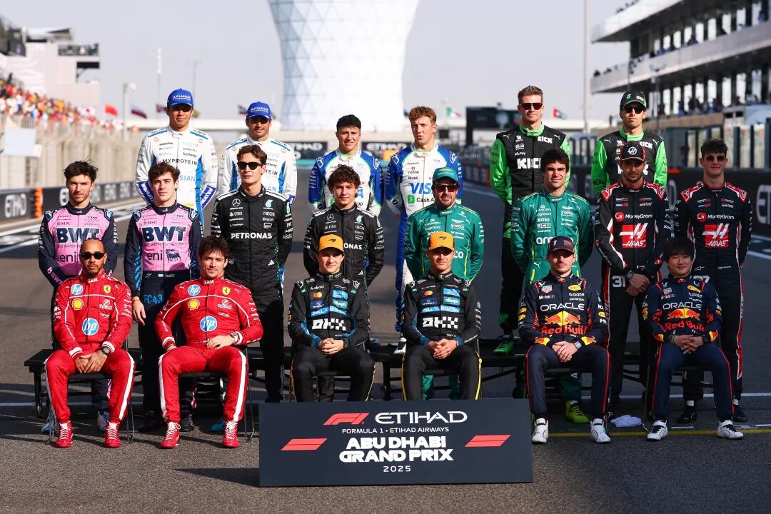 2025赛季F1年度车手总冠军——兰多·诺里斯!
