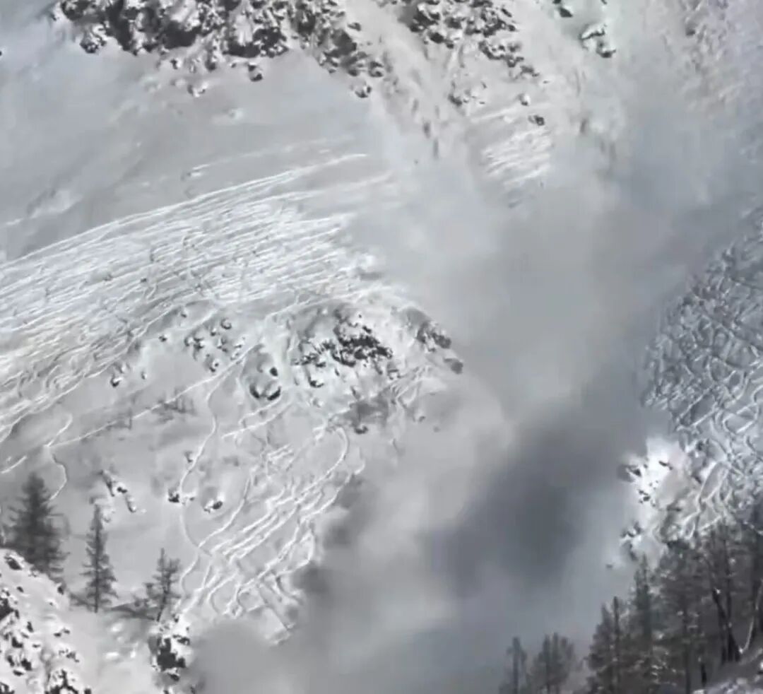新疆一滑雪场发生局部雪崩，一人被埋遇难！这项热门运动需注意！