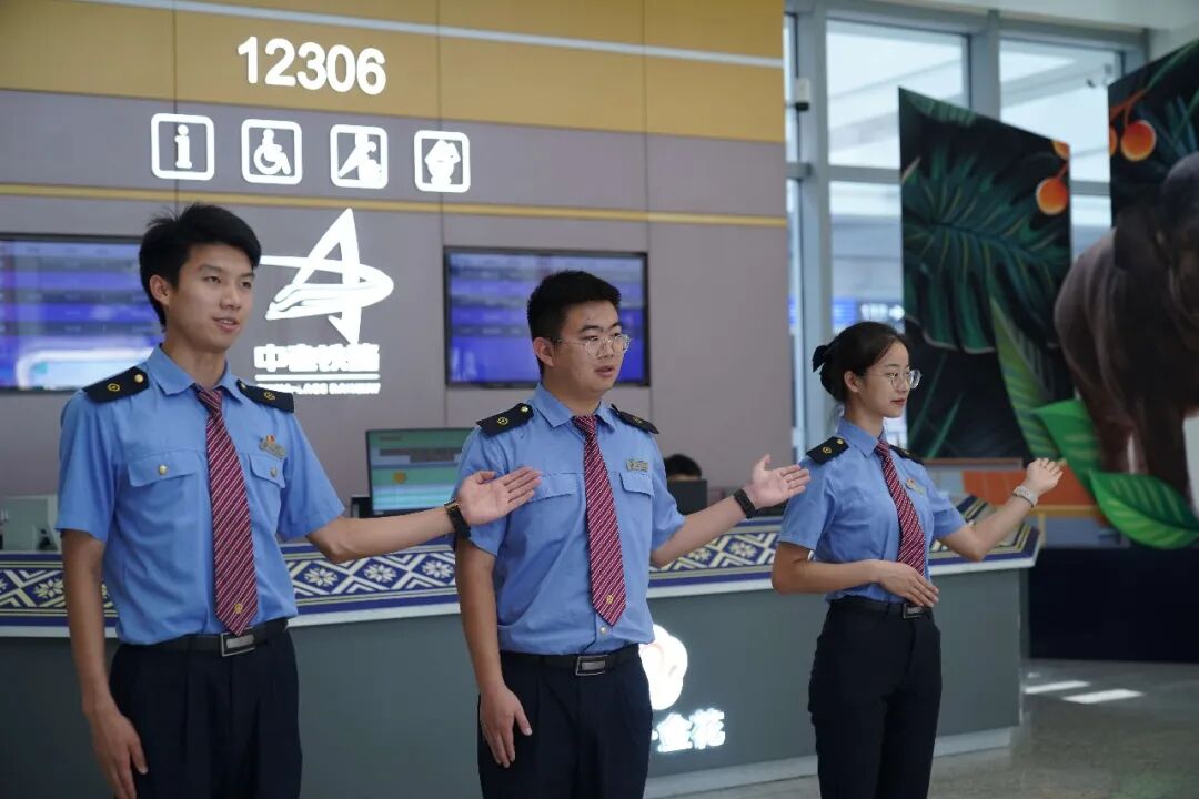 雀舞彩云迎客来!西双版纳站绘就中老铁路客运服务新画卷