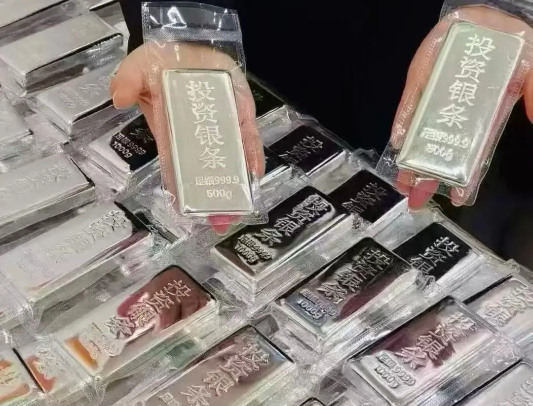 男子网购2.4公斤银条迟迟未发货，“店铺清空客服失联”，商家称愿意接受罚款，但不能按订单发货；当地市监部门：店铺拒绝调解