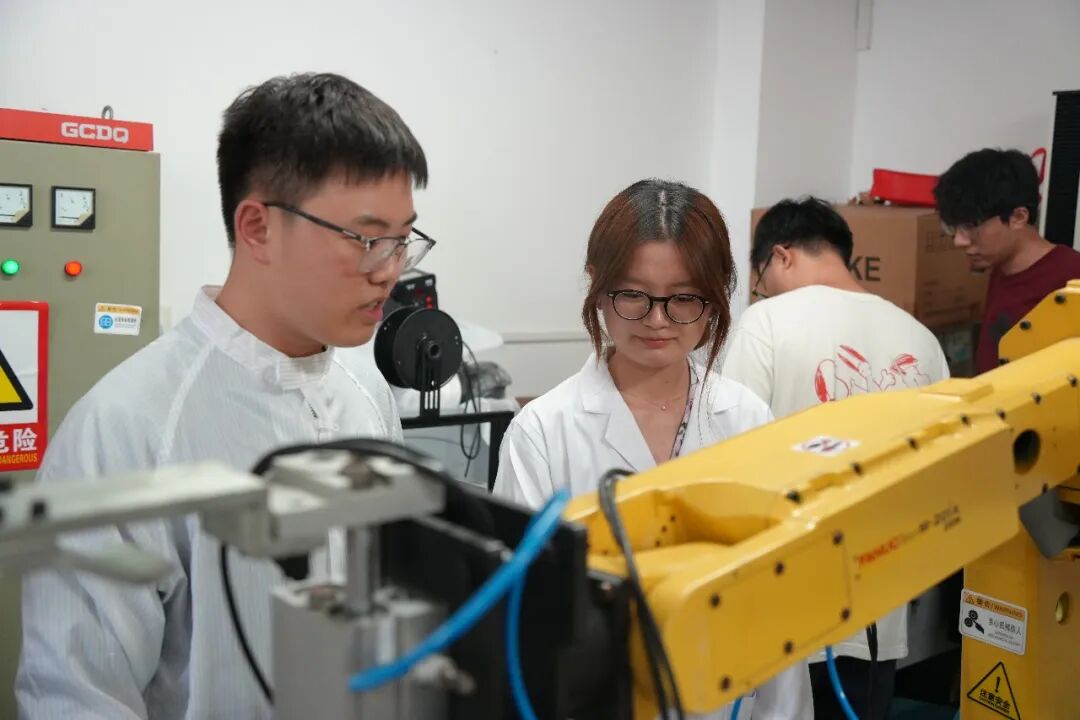 让机器人拥有类人触觉,松江这个职教学生“创客团”的研发成果获6家企业青睐_澎湃号·政务_澎湃新闻-The Paper