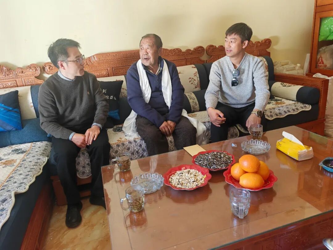 香格里拉市人民法院慰问退休老干部活动_委 春节 慰问老干部_香格里拉市人民法院春节走访慰问退休老干部